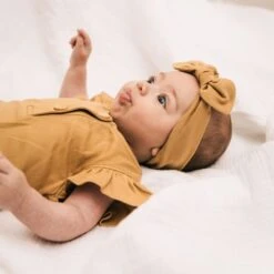 UAUA Romper Met Ruffle Mouwtjes Mostaza 1-3 Mnd -Optimaal Babyartikelen Winkel 20201212 uaua dag 1 kp 224 v6a1379 edit 1 c81b