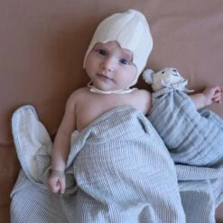 Cam Cam Copenhagen Classic Stripes Hydrofiele Doek - Blue 7 Cam Cam Copenhagen Classic Stripes Hydrofiele Doek - Blue -Optimaal Babyartikelen Winkel Cam Cam Copenhagen Classic Stripes Hydrofiele Doek Blue 1 5148