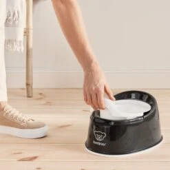 BabyBjörn Pienter Potje Zwart / Wit -Optimaal Babyartikelen Winkel babybj rn pienter potje zwart wit 5 5e06
