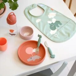 Done By Deer Deer Slab Happy Clouds - Groen -Optimaal Babyartikelen Winkel done by deer slap sfeerfoto 8b24