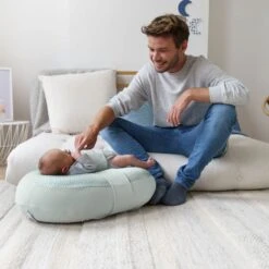 Doomoo Cloudy Relax Hoes Kaki -Optimaal Babyartikelen Winkel doomoo lifestyle relaxcover br07 cloudykaki dsc05991 4b4e